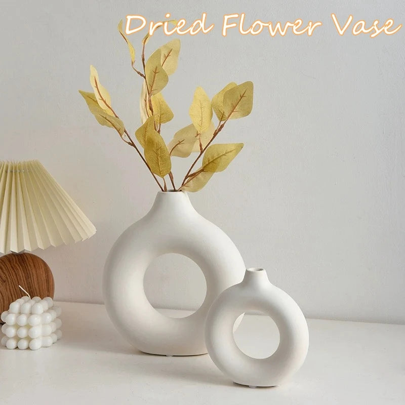 Modern Donut Vase – Stylish White Ceramic Look for Elegant Home Decor