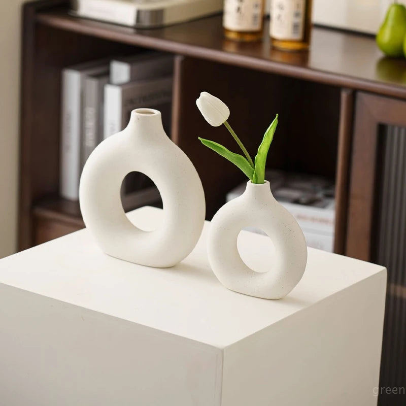 Modern Donut Vase – Stylish White Ceramic Look for Elegant Home Decor