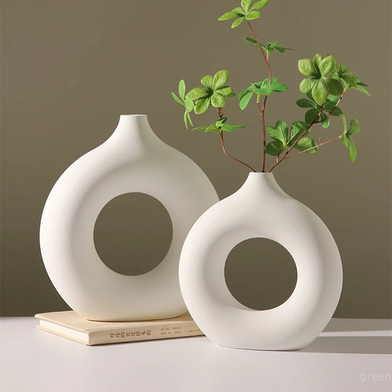 Modern Donut Vase – Stylish White Ceramic Look for Elegant Home Decor